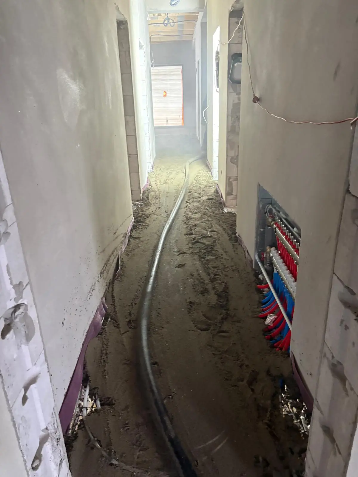 Przekrój posadzki betonowej, widoczna struktura